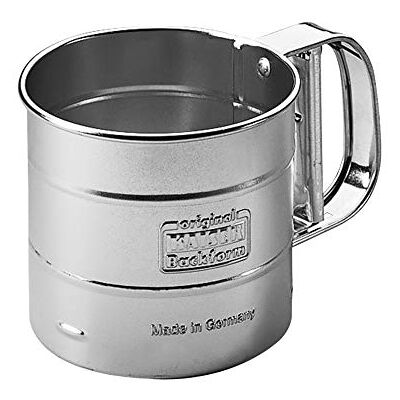 Kaiser Inspiration sítko na mouku a moučkový cukr 350 g, jednoruční sítko na mouku / cukr/skořici/koření, stříbrné Kaiser Inspiration sítko na mouku a moučkový cukr 350 g, jednoruční sítko na mouku / cukr/skořici/koření, stříbrné