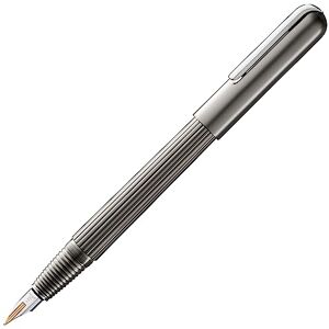 Lamy Plnicí pero imporium 093 – plnicí pero s neobvyklým korpusem v titanově matném PVD úpravě, platinou leštěným klipem (galvanizovaným) a 14karátovým zlatým perem – tloušťka pera F Lamy Plnicí pero imporium 093 – plnicí pero s neobvyklým korpusem v titanově matném PVD úpravě, platinou leštěným klipem (galvanizovaným) a 14karátovým zlatým perem – tloušťka pera F