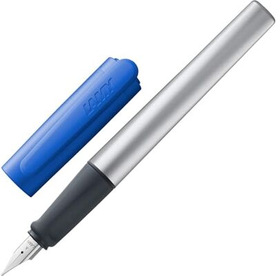 Lamy nexx blue plnicí pero plnicí pero s protiskluzovou rukojetí a leštěným ocelovým hrotem v šířce linky A trojúhelníkové pouzdro z hliníku vč. inkoustové kazety T 10 modré pro praváky Füller mit rutschfestem Griff dreieckiges Gehäuse aus Aluminium in Lamy nexx blue plnicí pero plnicí pero s protiskluzovou rukojetí a leštěným ocelovým hrotem v šířce linky A trojúhelníkové pouzdro z hliníku vč. inkoustové kazety T 10 modré pro praváky Füller mit rutschfestem Griff dreieckiges Gehäuse aus Aluminium in