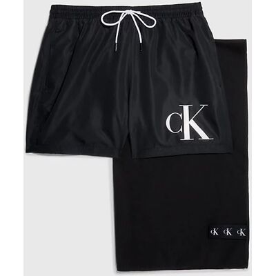 Darčekové balenie pánskych plaviek a uteráka KM0KM00849 BEH čierna - Calvin Klein XL Darčekové balenie pánskych plaviek a uteráka KM0KM00849 BEH čierna - Calvin Klein XL