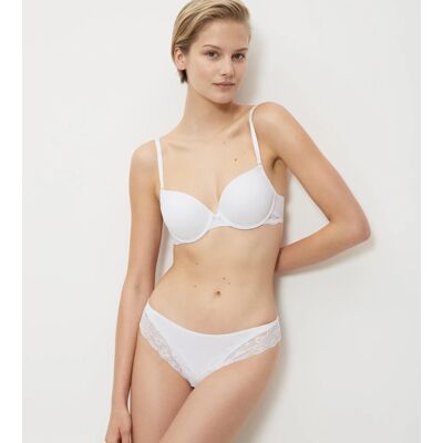 Triumph - Lovely Micro Push-up: Tvarovací komfort s čipkovaným lemovaním Triumph WHITE 85A Triumph - Lovely Micro Push-up: Tvarovací komfort s čipkovaným lemovaním Triumph WHITE 85A