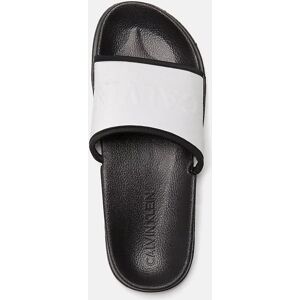Šľapky KW0KW00514-091 strieborná - Calvin Klein 37/38 stříbrná Šľapky KW0KW00514-091 strieborná - Calvin Klein 37/38 stříbrná