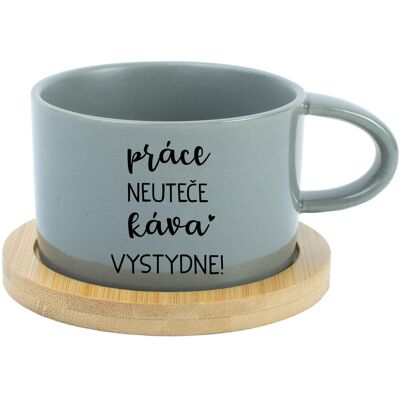Giftela PRÁCA NEVYHOVUJE, KÁVA VÝBORNÁ! - sivý hrnček s makrónkou 200 ml Giftela PRÁCA NEVYHOVUJE, KÁVA VÝBORNÁ! - sivý hrnček s makrónkou 200 ml