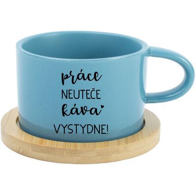 Giftela PRÁCA NEVYHOVUJE, KÁVA VÝBORNÁ! - modrý hrnček s makrónkou 200 ml Giftela PRÁCA NEVYHOVUJE, KÁVA VÝBORNÁ! - modrý hrnček s makrónkou 200 ml