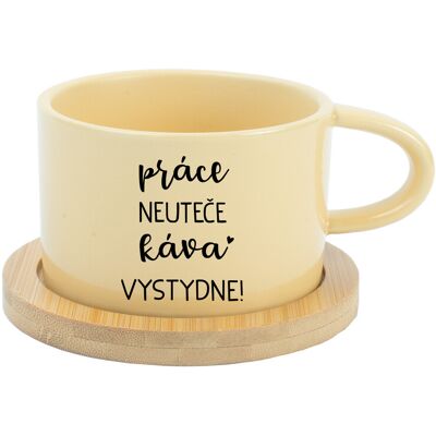 Giftela PRÁCA NEBUDE, KÁVA BUDE VÝBORNÁ! - žltý hrnček s makrónkou 200 ml Giftela PRÁCA NEBUDE, KÁVA BUDE VÝBORNÁ! - žltý hrnček s makrónkou 200 ml