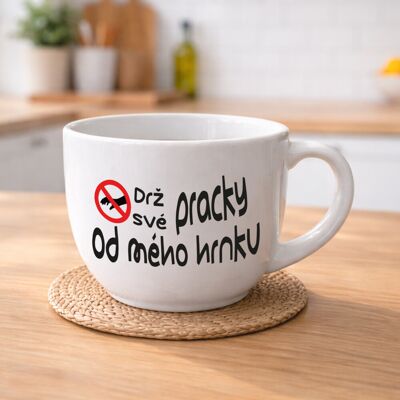 Giftela HOLD YOBS BY MY MUG - MEGA XXL keramický hrnček 1000 ml Giftela HOLD YOBS BY MY MUG - MEGA XXL keramický hrnček 1000 ml
