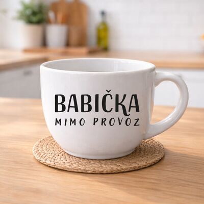 Giftela BABIČKA MIMO PREVÁDZKY – keramický hrnček 400 ml Giftela BABIČKA MIMO PREVÁDZKY – keramický hrnček 400 ml