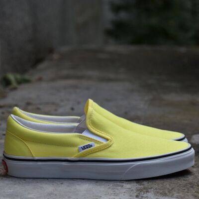 Vans UA Classic Slip-On (NEON) LEMON TONIC/TR WHT Dámske topánky EU 42 Vans UA Classic Slip-On (NEON) LEMON TONIC/TR WHT Dámske topánky EU 42
