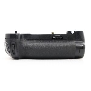 Used Nikon MB-D17 Battery Grip