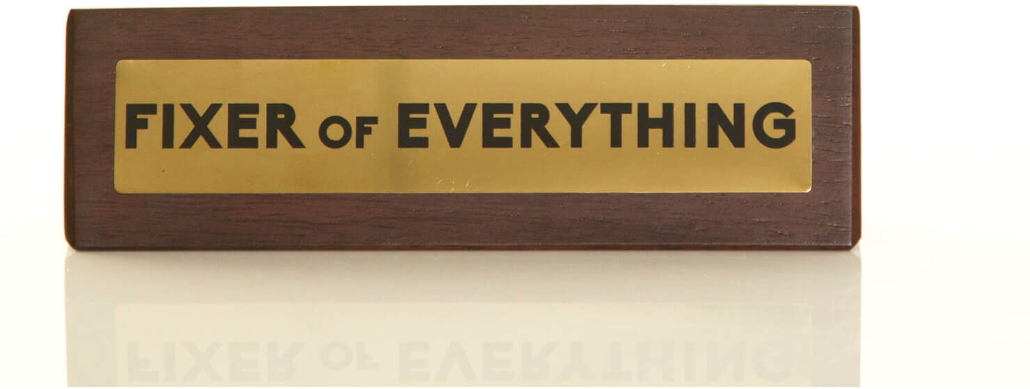 Fixer of Everything Wooden Desk Sign - Dark Oak/Gold-unisex