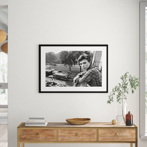 East Urban Home 'David Bowie 1977' Photograph East Urban Home Format: Framed Paper, Size: 70 cm H x 100 cm W x 2.3 cm D  - Size: 70 cm H x 100 cm W x 2.3 cm D East Urban Home 'David Bowie 1977' Photograph East Urban Home Format: Framed Paper, Size: 70 cm H x 100 cm W x 2.3 cm D  - Size: 70 cm H x 100 cm W x 2.3 cm D