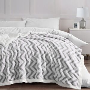 Latitude Run Aayanah Chunky Sherpa Backed Jacquard Chevron Throw Blanket Grey W150 x L200cm Latitude Run Aayanah Chunky Sherpa Backed Jacquard Chevron Throw Blanket Grey W150 x L200cm
