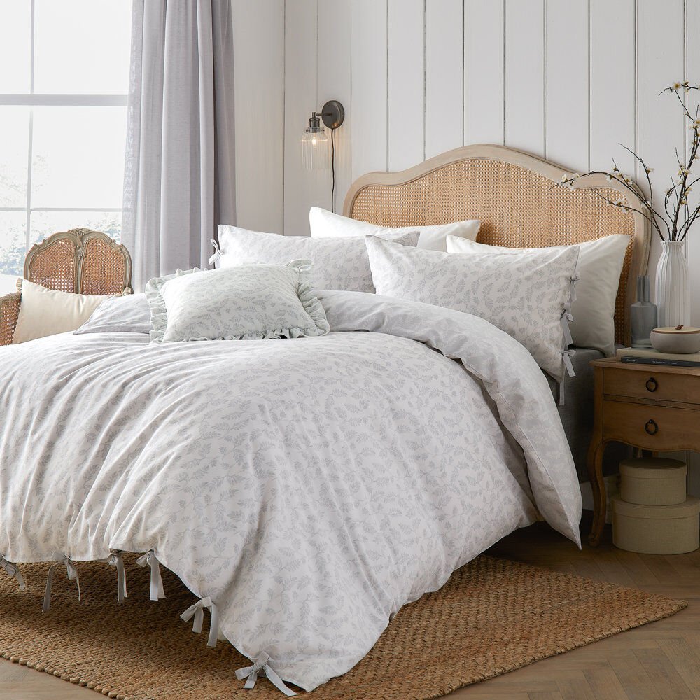 Wylder Chloe White Cotton Reversible Bedding Set SuperKing Duvet Cover Set + 2 Standard Pillowcases