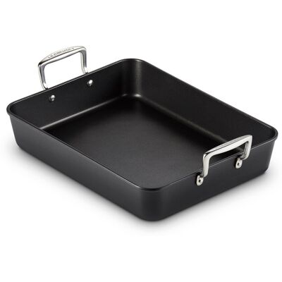 Le Creuset Non-Stick Rectangular Roaster 35cm Black 35cm L Le Creuset Non-Stick Rectangular Roaster 35cm Black 35cm L