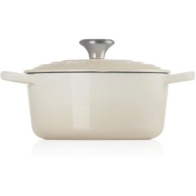 Le Creuset Signature Meringue Cast Iron 28cm Round Casserole - Cast Iron Casserole Le Creuset Signature Meringue Cast Iron 28cm Round Casserole - Cast Iron Casserole