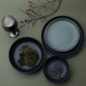 CREATABLE Uno Green/Black Tableware Set - 8 pcs CREATABLE Uno Green/Black Tableware Set - 8 pcs