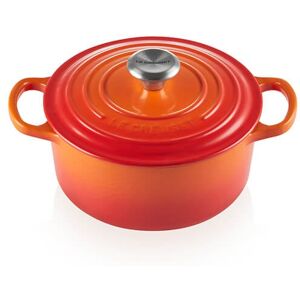 Le Creuset Signature Volcanic Cast Iron 24cm Round Casserole Le Creuset Signature Volcanic Cast Iron 24cm Round Casserole