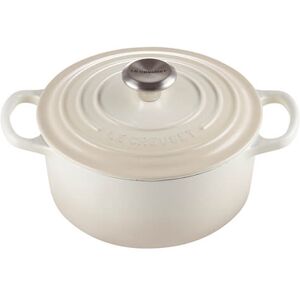 Le Creuset Signature Meringue Cast Iron 24cm Round Casserole Le Creuset Signature Meringue Cast Iron 24cm Round Casserole