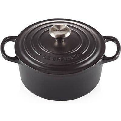 Le Creuset Signature Satin Black Cast Iron 20cm Round Casserole Le Creuset Signature Satin Black Cast Iron 20cm Round Casserole