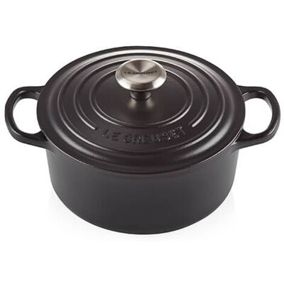 Le Creuset Signature Satin Black Cast Iron 22cm Round Casserole Le Creuset Signature Satin Black Cast Iron 22cm Round Casserole