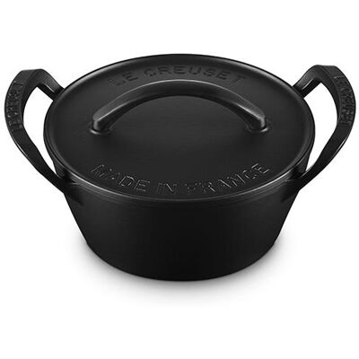 Le Creuset Outdoor Cast Iron Round Casserole - 25cm - Matte Black - Cookware Le Creuset Outdoor Cast Iron Round Casserole - 25cm - Matte Black - Cookware