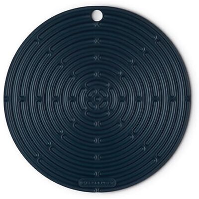 Le Creuset Nuit Round Cool Tool Le Creuset Nuit Round Cool Tool