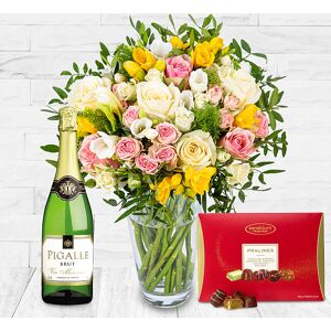 123 Flowers Rose and Freesia Deluxe Gift