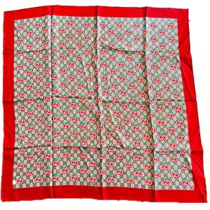 GUCCI Silk handkerchief - Size: 90cm x 90cm No composition labelMeasurements (CM): 90cm x 90cm No composition labelThis item has been used and may have some minor flaws. Before purchasing, please refer to the images for the exact condition of the item.