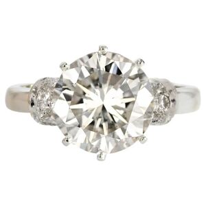 Vintage French 1950s 3, 45 Carats Diamond 18 Karats White Gold Solitaire Ring