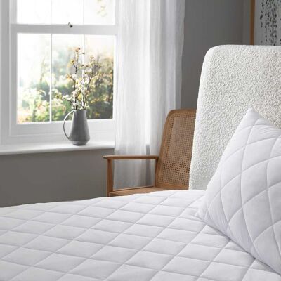 The Fine Bedding Company Allergy Defence Mattress Protector, Single The Fine Bedding Company Allergy Defence Mattress Protector, Single