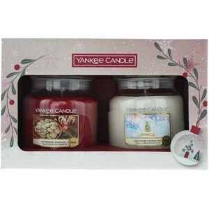 Yankee Candle 2 Piece Gift Set: Peppermint Pinwheels 411g - Snow Globe Wonderland 411g Yankee Candle 2 Piece Gift Set: Peppermint Pinwheels 411g - Snow Globe Wonderland 411g