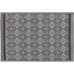 Beliani Area Rug Black and White Recycled Polypropylene 120 x 180 cm Geometric Pattern Outside Mat Material:Polypropylene Size:xx120