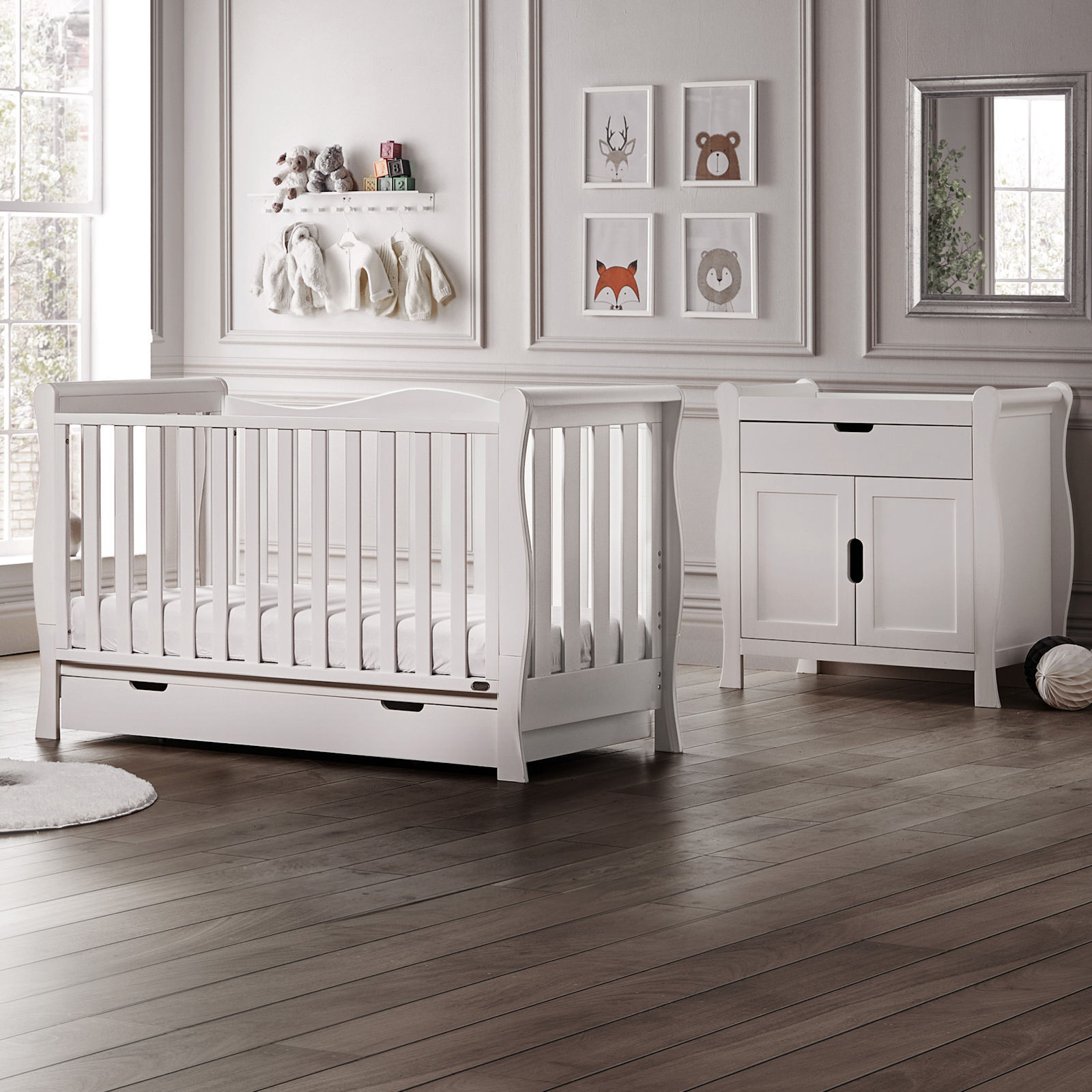 Puggle Prestbury Slatted Luxe Deluxe Sleigh 4pc Nursery Furniture Set with Drawer - White Puggle Prestbury Slatted Luxe Deluxe Sleigh 4pc Nursery Furniture Set with Drawer - White