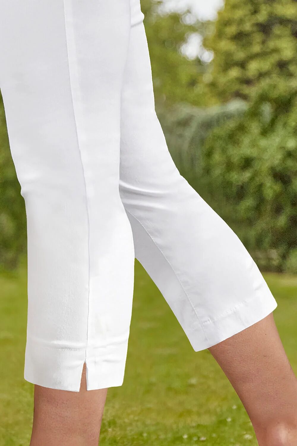 Roman Women's Cropped Stretch Holiday Capri Trousers in White 16 female