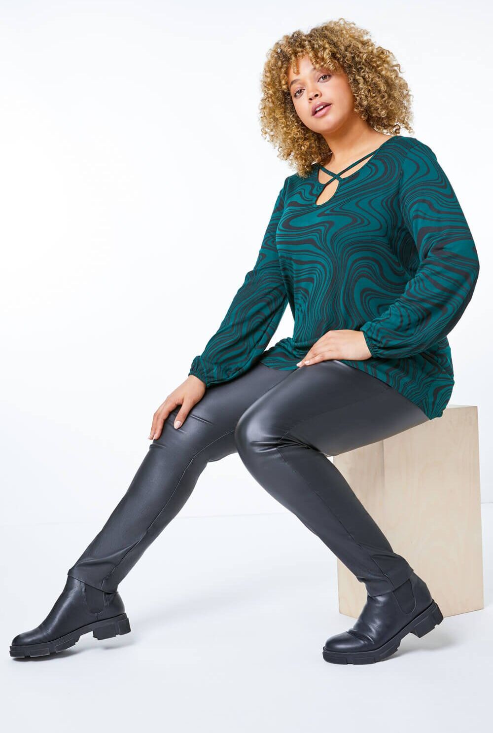 Roman Curve Faux Leather Elastic Waist Trousers 26-28 female
