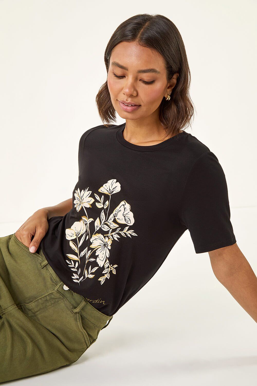 Roman Floral Placement Short Sleeve T-Shirt 20 female
