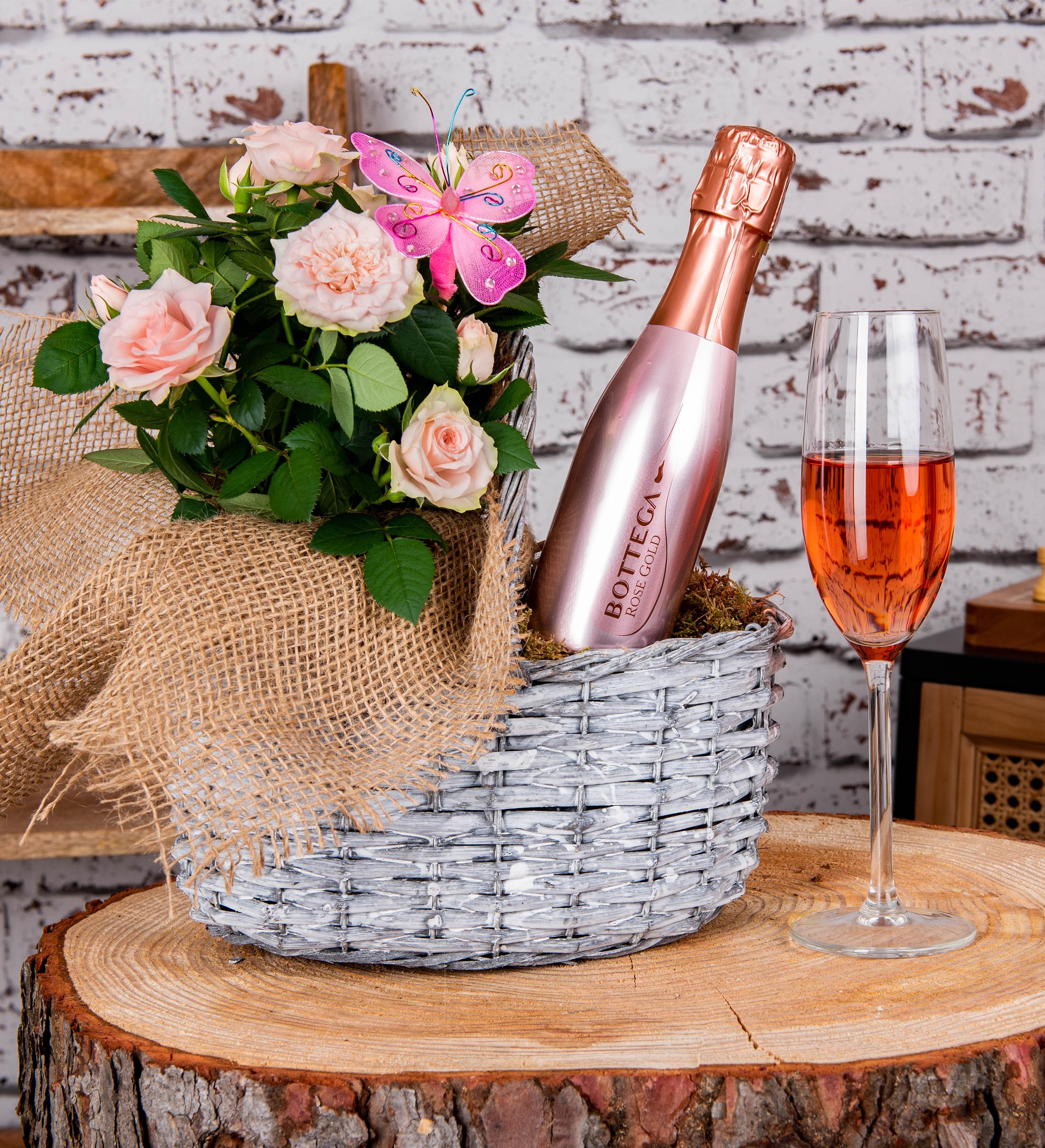 Rose and Bottega Basket - Gift Hampers - Gift Baskets - Hamper Delivery - Gift Delivery - Food Gift Baskets Rose and Bottega Basket - Gift Hampers - Gift Baskets - Hamper Delivery - Gift Delivery - Food Gift Baskets