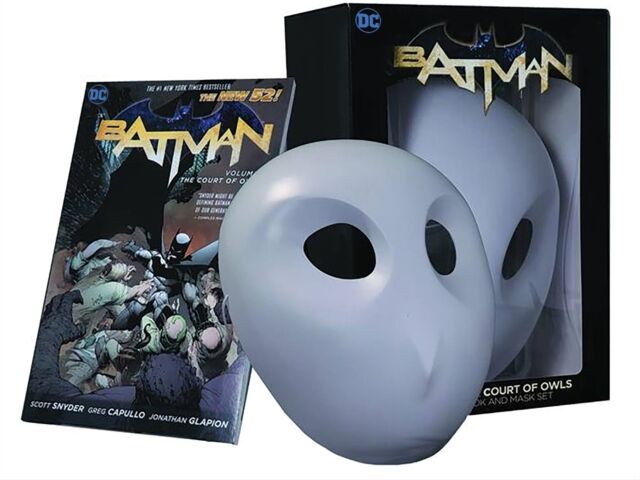 DC Comics Batman: The Court Of Owls Mask And Book Set