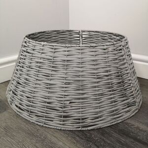 Samuel Alexander - 48/70cm kd Willow Christmas Tree Skirt Wicker Rattan- Large Light Grey
