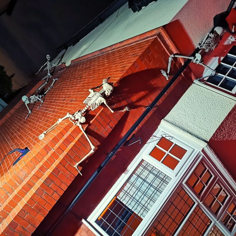 Samuel Alexander - Pack of 4 5ft (150cm) Posable Full Body Halloween led Skeleton Decoration with Movable Joints and led Eyes