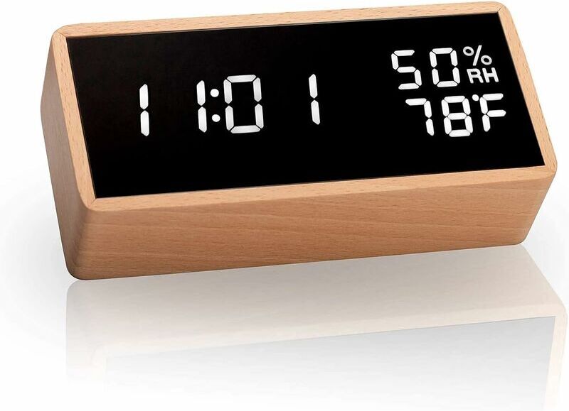 RHAFAYRE Electronic Alarm Clock, Wooden Digital Alarm Clock with 3 Alarm Settings, usb Powered Digital Clock with Time, Temperature and Humidity led Display