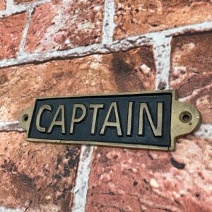 'Captain' - Wall Sign - Metal - L1 x W15 x H6 cm - Black 'Captain' - Wall Sign - Metal - L1 x W15 x H6 cm - Black