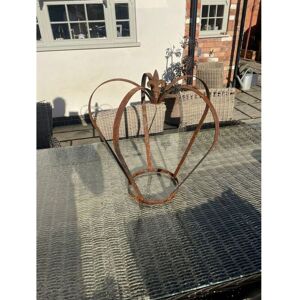 Crown Planter Plant Pins/ Garden Art - L22.9 x W22.9 x H48.3 cm - Bare Metal/Ready to Rust Crown Planter Plant Pins/ Garden Art - L22.9 x W22.9 x H48.3 cm - Bare Metal/Ready to Rust