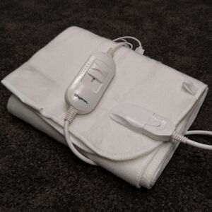 Samuel Alexander - 60cm 35W Single White Electric Blanket Throw with Temperature Settings Samuel Alexander - 60cm 35W Single White Electric Blanket Throw with Temperature Settings