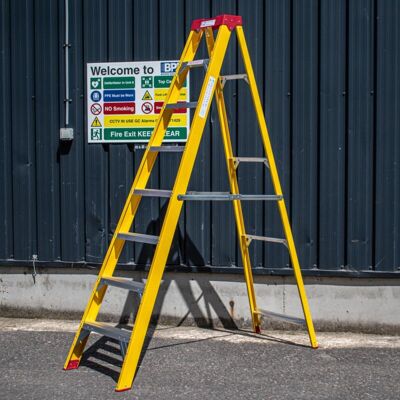 Trade Master Pro - 8 Tread Fibreglass Swingback Step Ladder Trade Master Pro - 8 Tread Fibreglass Swingback Step Ladder