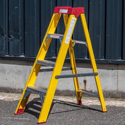 Trade Master Pro - 4 Tread Fibreglass Swingback Step Ladder Trade Master Pro - 4 Tread Fibreglass Swingback Step Ladder