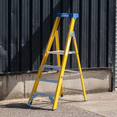 TRADE MASTER PRO 4 Step Platform Fibreglass Step Ladder TRADE MASTER PRO 4 Step Platform Fibreglass Step Ladder