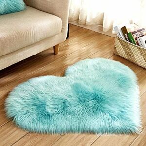 LANGRAY 40 x 50cm / 15.7 x 19.6inch Tiny Heart Shape Faux Sheepskin Rug Long Soft Plush Fluffy Shaggy Rugs Rug Carpet Bedroom Sofa Decorative Floor Mat