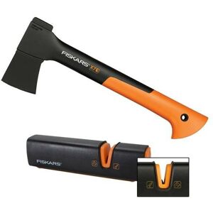 Fiskars - 121423 xs X7 Chopping Axe 640g Anti Shock Soft Grip + 120740 Sharpener