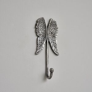 Melody Maison - Antique Silver Angel Wings Wall Hook - Silver